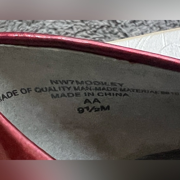 NINE WEST RED VEGAN LEATHER PUMP WITH RED GEMS DOWN BACK KITTEN HEEL NWOB - Picture 6 of 10